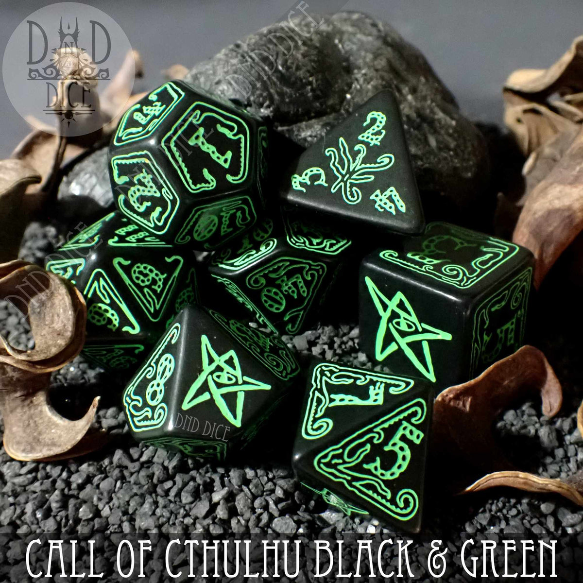 Q-Workshop Call of Cthulhu black and green 7-piece dice set engraved with tentacles and Elder Signs